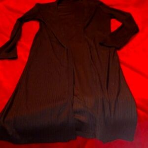 Black long-sleeved open front duster.